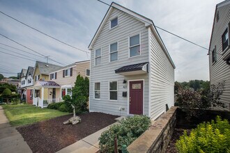 Building Photo - Modern 3-Bedroom 3-Bath  Home for Rent in Mt Washington, Pittsburgh, PA