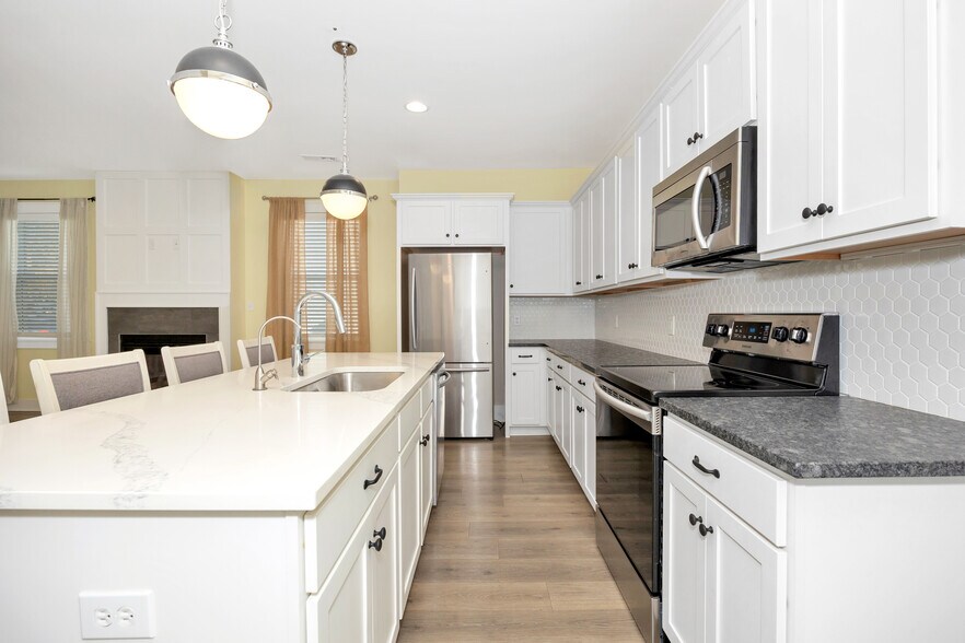 Building Photo - 2907 8th Ave SW