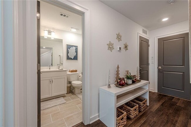 Building Photo - 515 Burton Dr