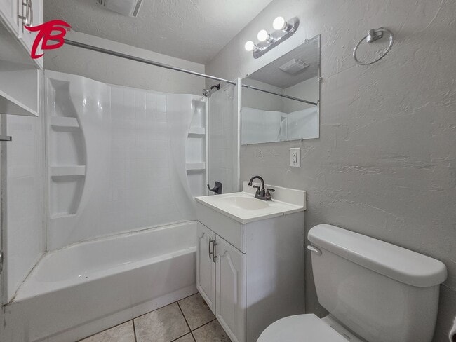 Building Photo - Spacious Split-Level 4-Bedroom Home with T...