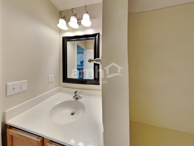Building Photo - 7233 Hillmont Dr