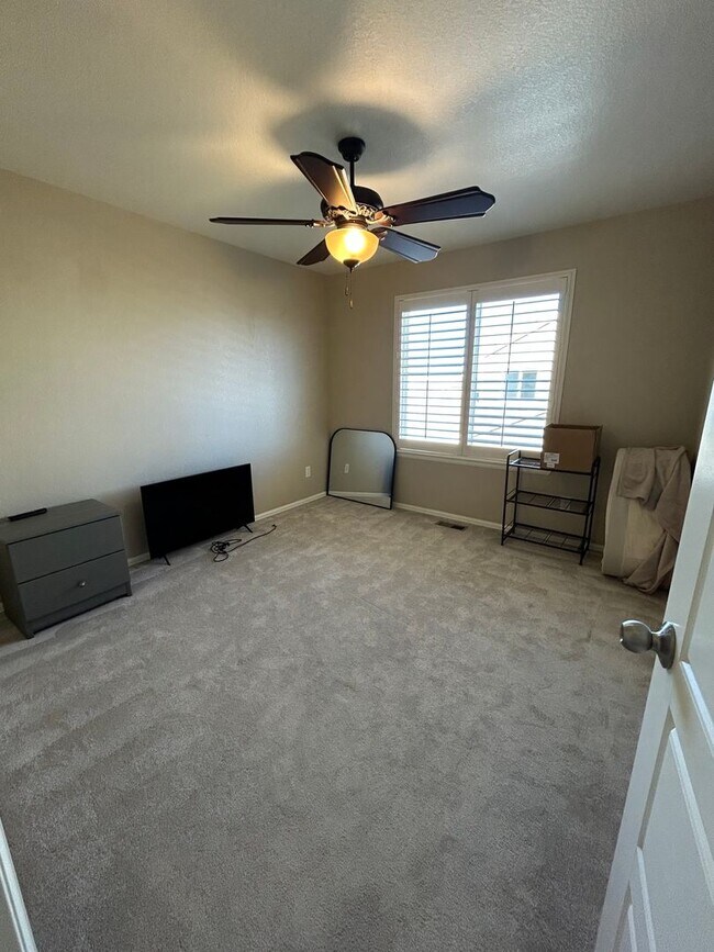 Building Photo - Spacious 5-Bed, 5-Bath Home in Erie’s Sunwest North Community