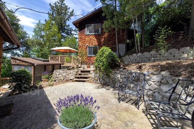 Building Photo - 646 Blue Ridge Dr