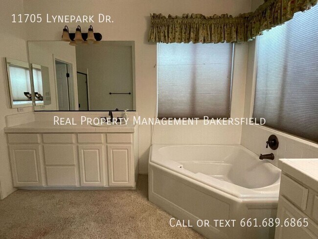 Building Photo - 11705 Lynepark Dr