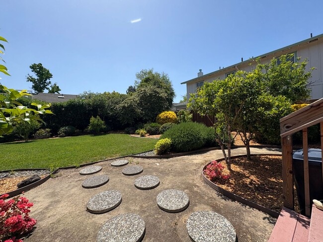 Building Photo - Charming Palo Alto Home with Beautiful Lan...
