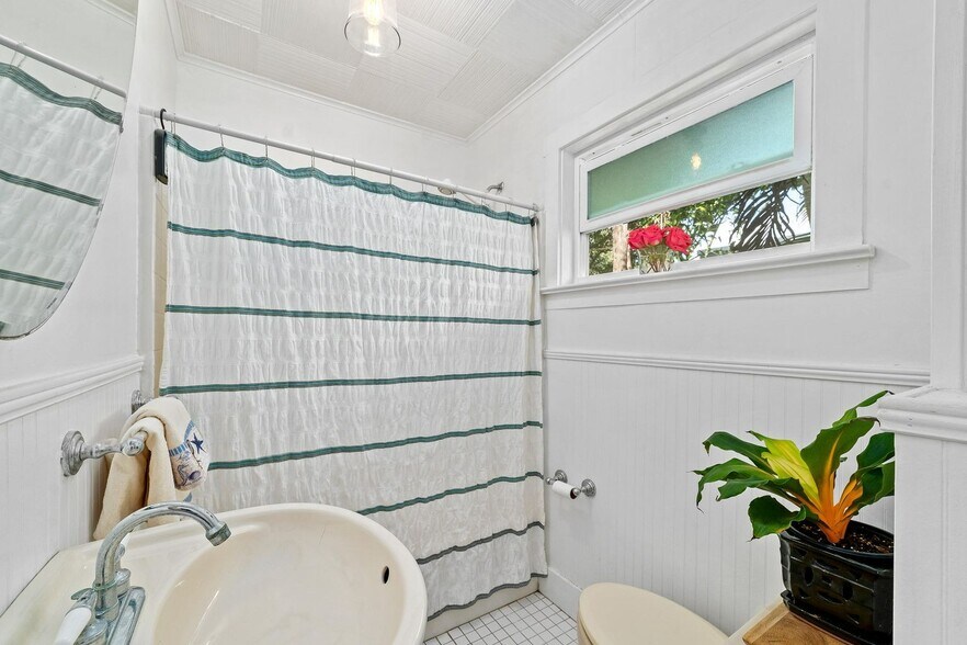 Building Photo - 221 S M St