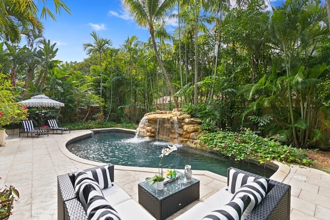 Building Photo - 727 Claremore Dr