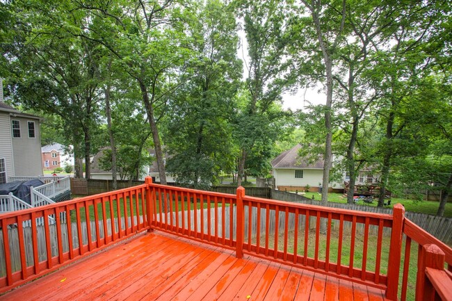 Building Photo - 105 Redbud Dr