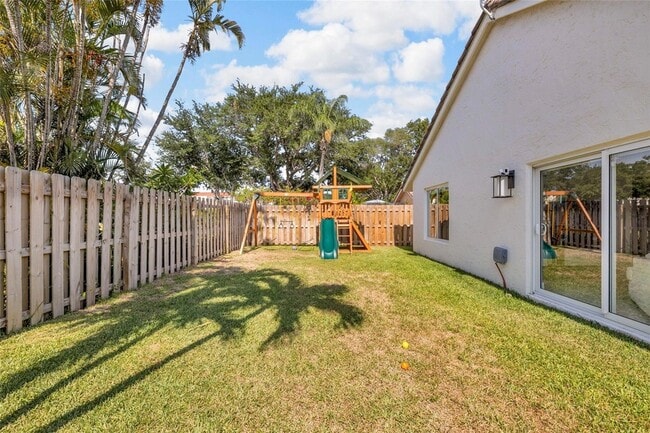 Building Photo - 9585 Carousel Cir S