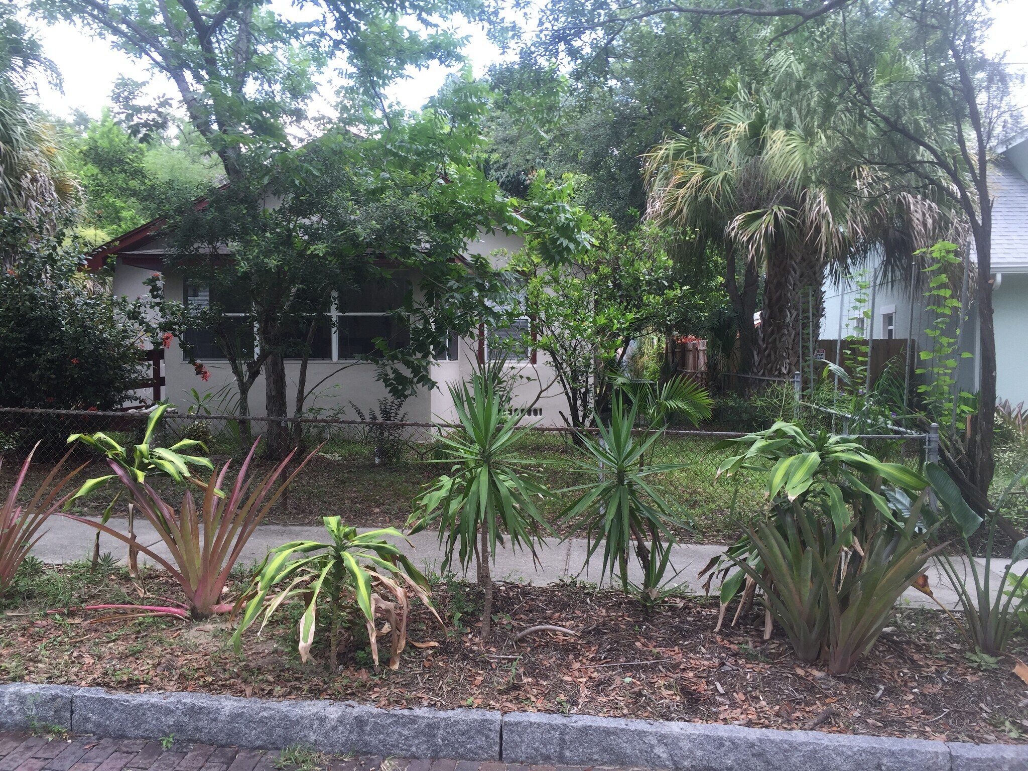 Building Photo - 873 10th Ave S