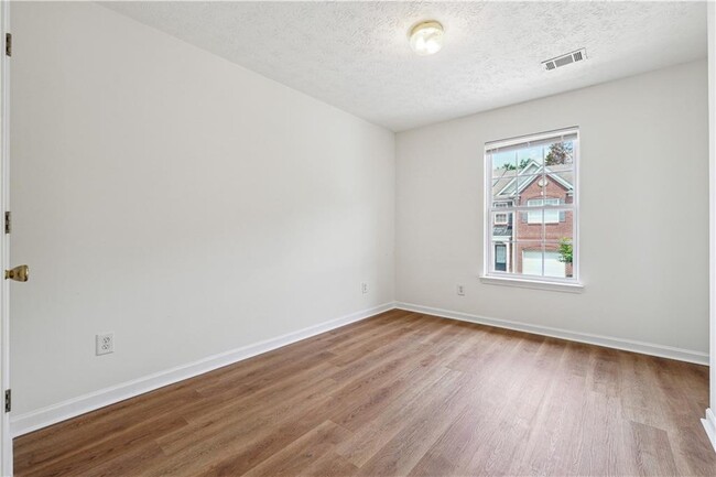 Building Photo - 3812 Dandridge Dr