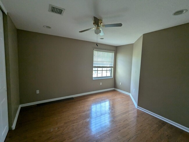 Building Photo - 9015 Alexandra Cir