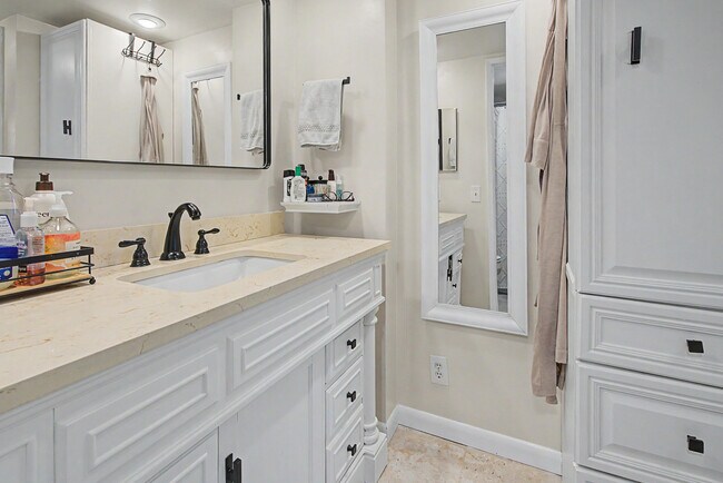 Building Photo - 3930 Oaks Clubhouse Dr