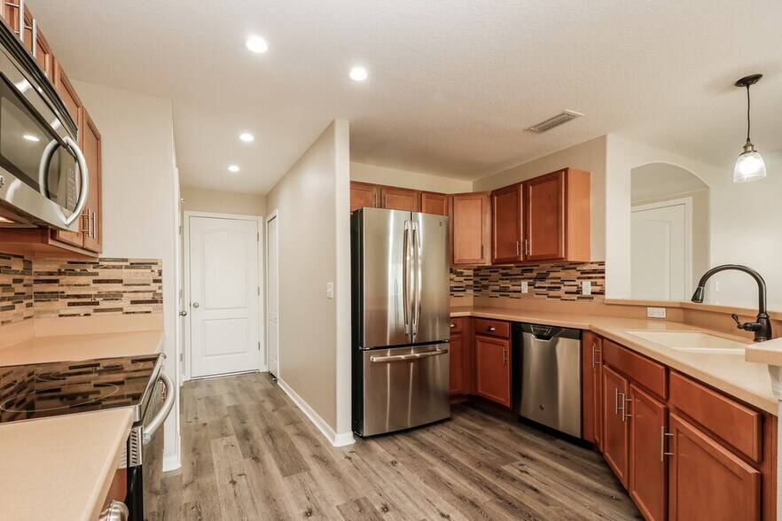 Building Photo - 7304 Lumber Port Dr
