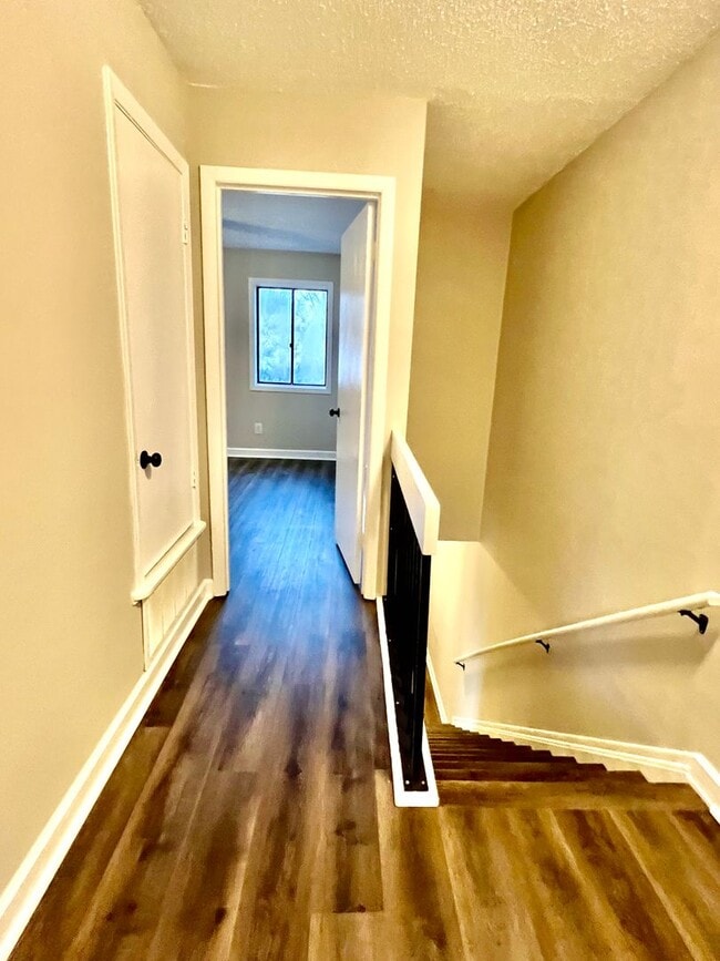 Building Photo - Great 3Br 2.5 BA Townhome in High Point!