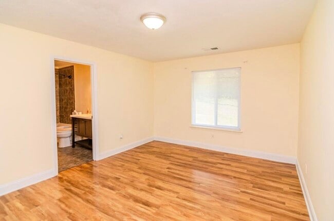 Building Photo - 3829 Niagara Dr