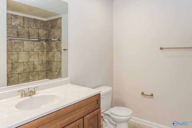 Building Photo - 4806 Inglewood Ct SE