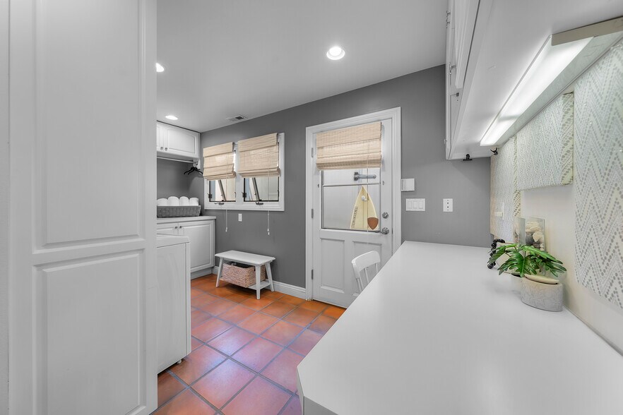 Building Photo - 530 24th Street