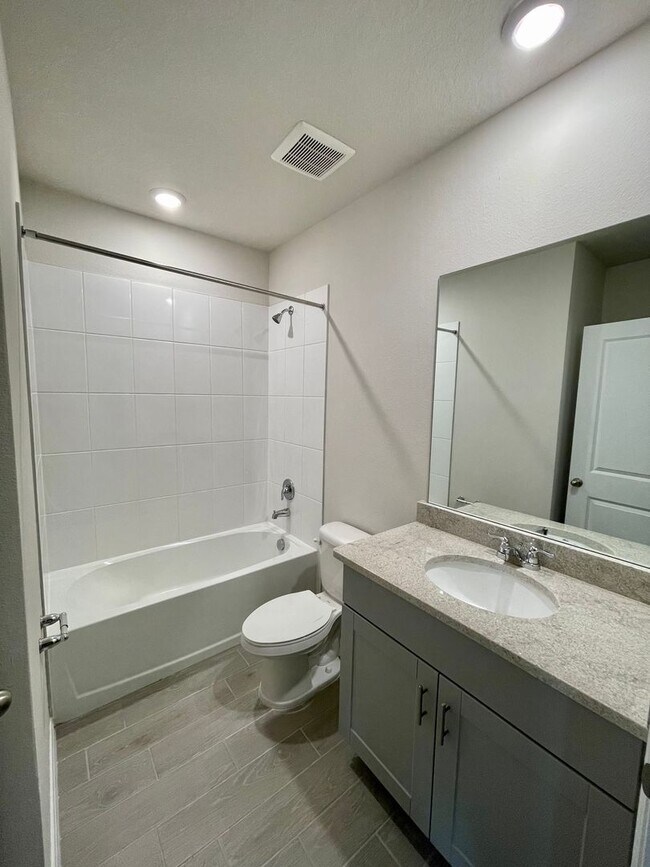 Building Photo - Available NOW! VERY well maintained 4/2 in Monroe Meadows / Wesley Chapel!