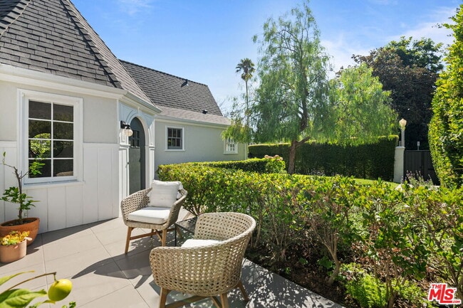 Building Photo - 234 N Ridgewood Pl