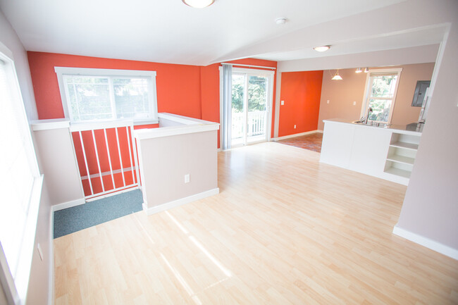 Building Photo - 1425 E Yesler Way