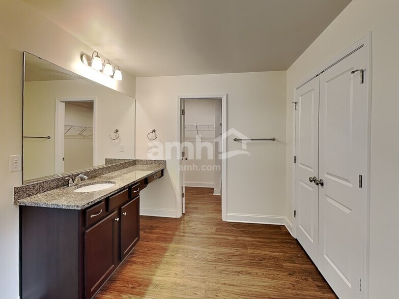 Building Photo - 8034 Leonine Ct