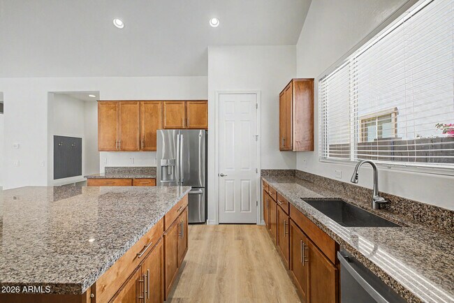 Building Photo - 20523 W Rosewood Ln