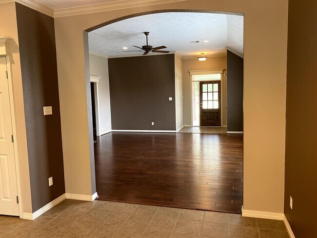 Building Photo - 8422 Alison Ave