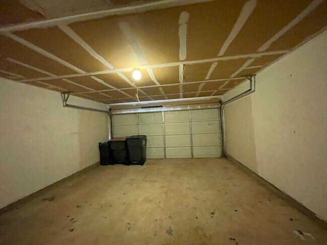 Building Photo - 205 Juniper Dr