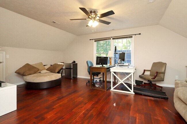 Building Photo - 103 Jonquil Ct