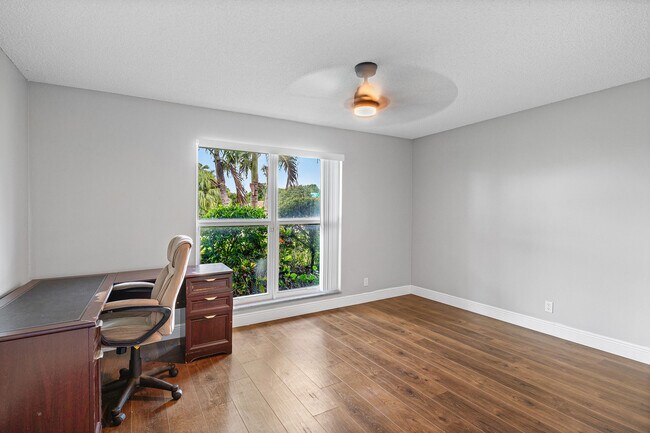 Building Photo - 1100 Basswood Pl
