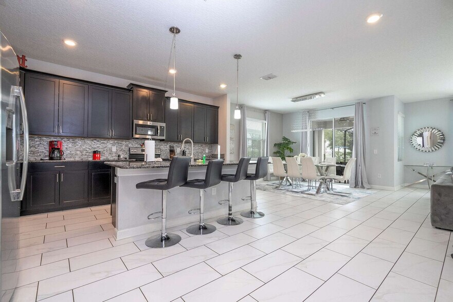 Building Photo - 4827 Kings Castle Cir