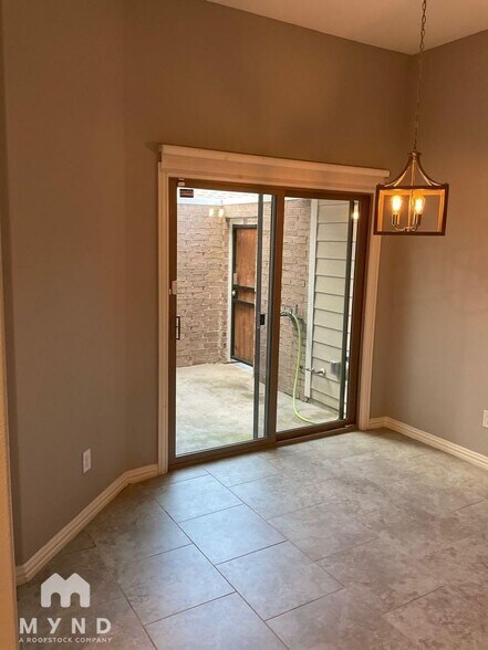Building Photo - 731 Emily Ln