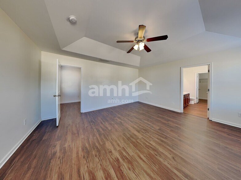 Building Photo - 147 Biscayne Terrace