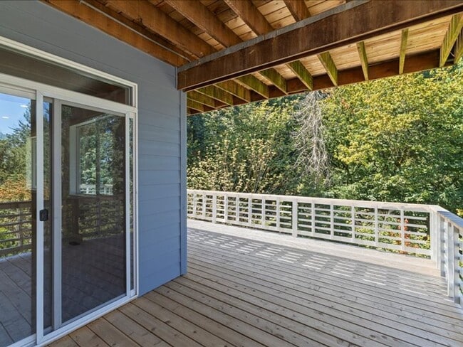 Building Photo - Newly Renovated Beaverton Home with Natura...