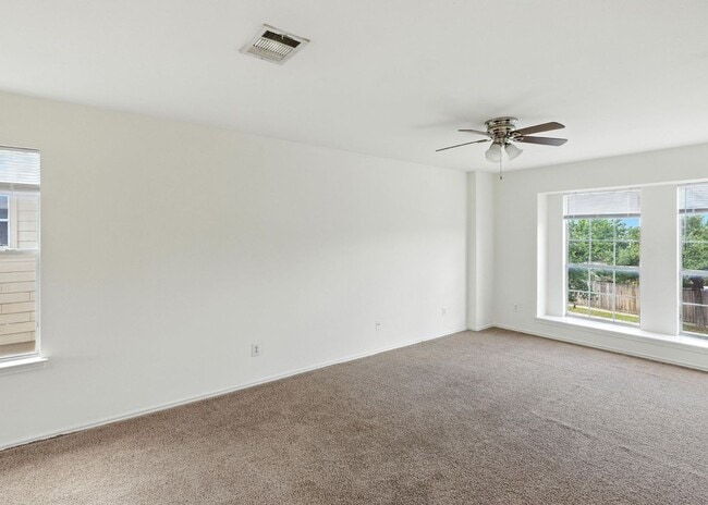 Building Photo - Easy Access to Hwy 90 & Loop 410