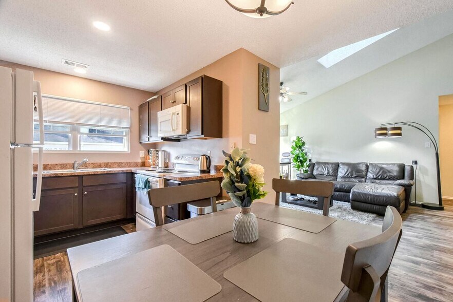 Building Photo - 1107 Huntmaster Terrace NE