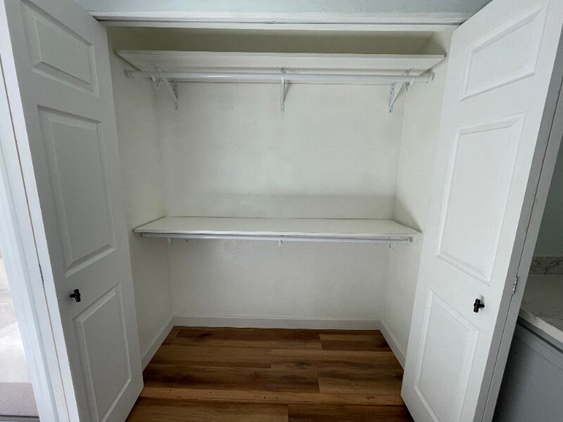 Building Photo - 4240 N Longview Ave