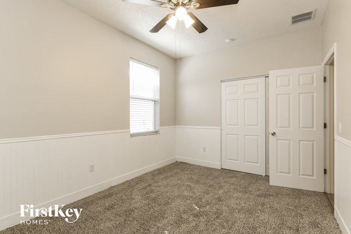 Building Photo - 218 Aster Dr