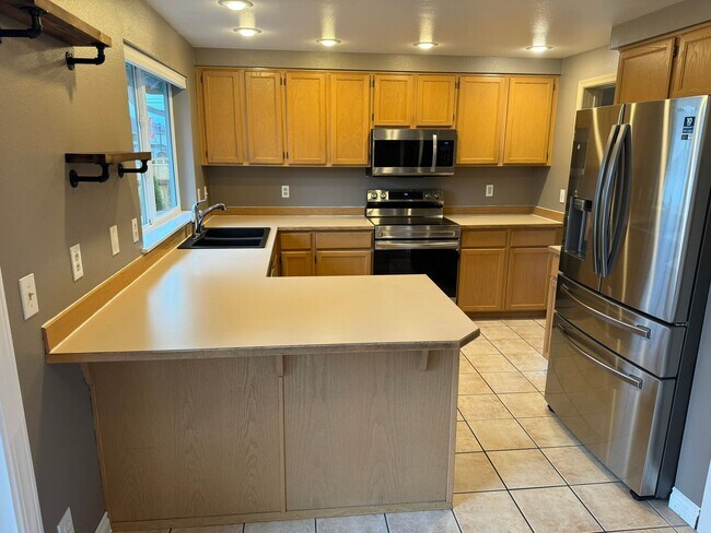 Building Photo - 4Bd/2.5Ba Maple Valley House