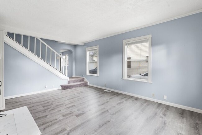 Building Photo - 657 22nd Ave