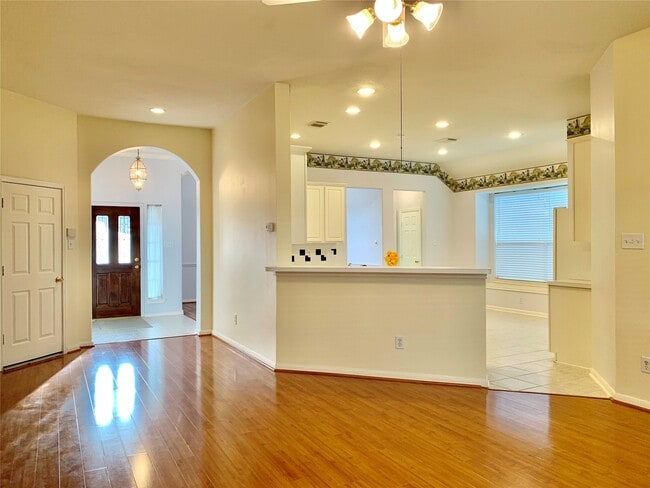 Building Photo - 1015 Tennyson Dr