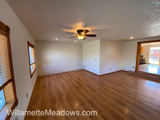 Building Photo - Beautiful 3 Bedrooms, 2 Bathrooms, In Aumsville