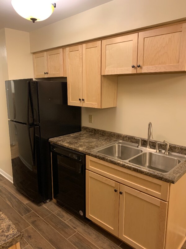 Building Photo - 689 Snelling Ave S