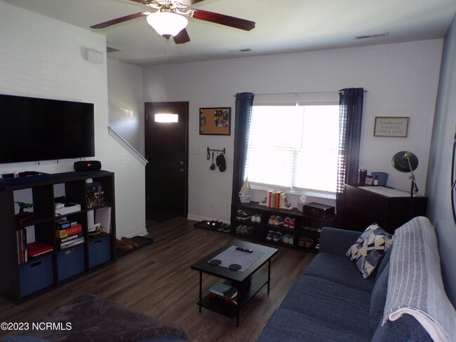 Building Photo - 513 Oyster Rock Ln