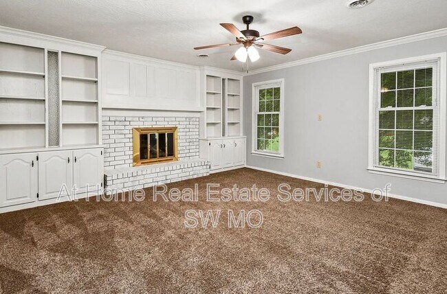 Building Photo - 834 E Manchester Dr