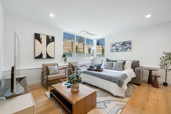 Building Photo - 5300 NE 67th St