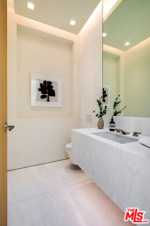 Building Photo - 9016 Thrasher Ave