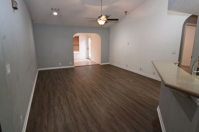 Building Photo - 107 Shearman Way
