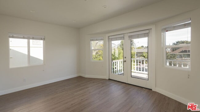 Building Photo - 727 N La Fayette Park Pl